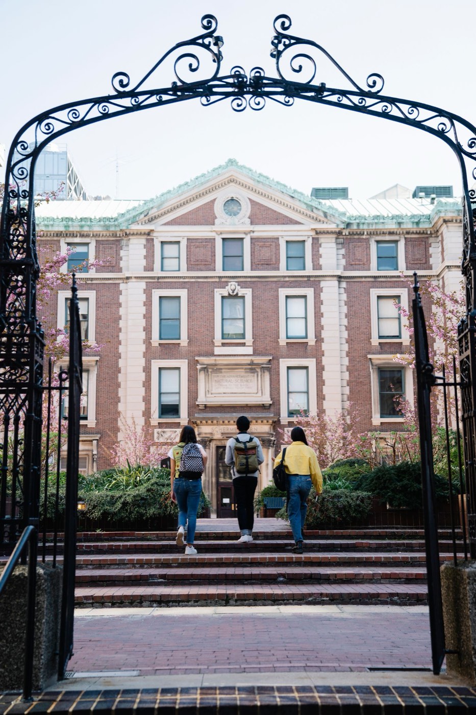 Students walking onto a private-school campus